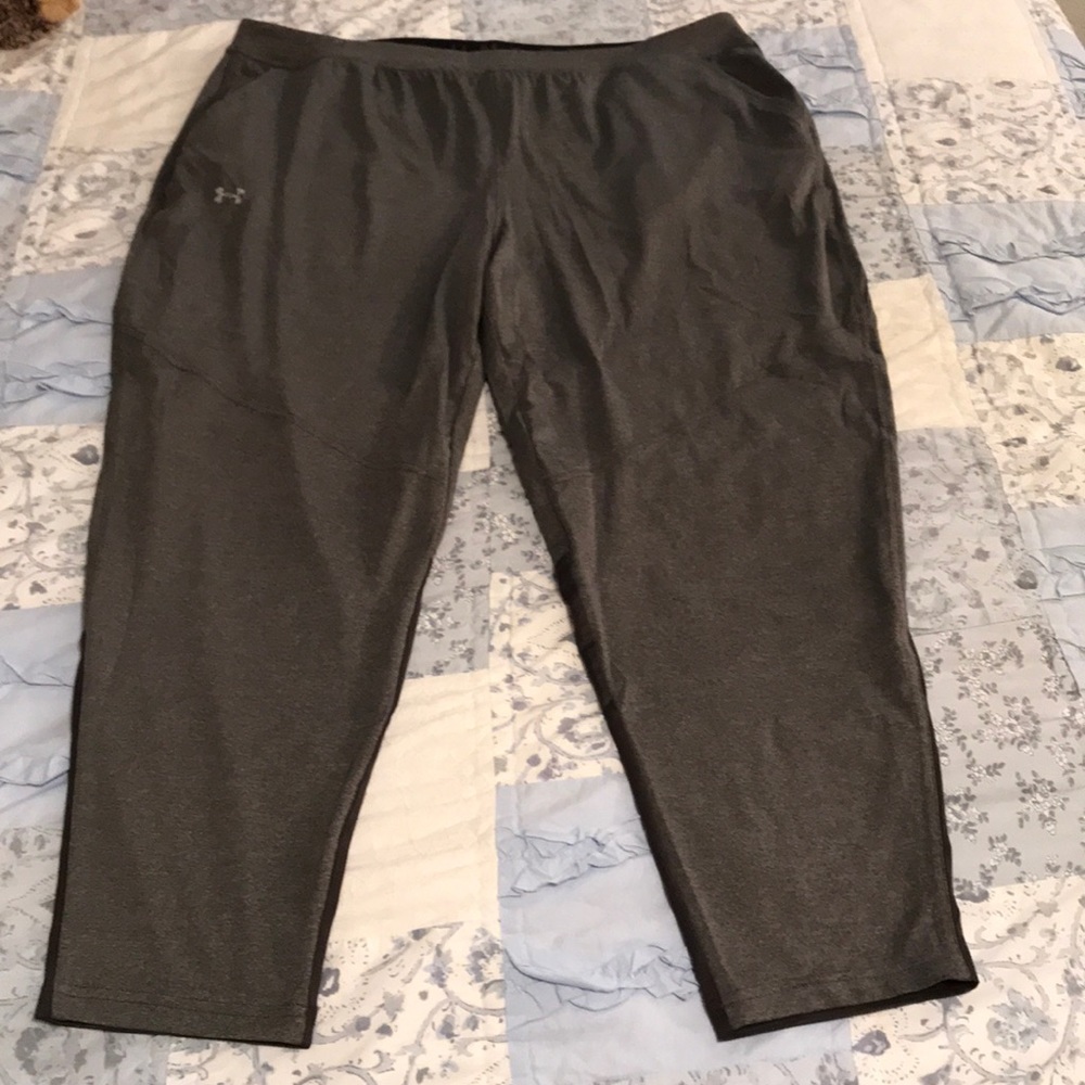 NWT women’s UA soft and stretchy tapered pants